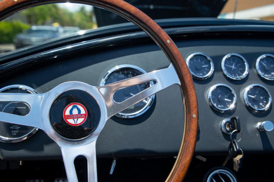 Панель приборов Shelby Cobra by Factory Five 2018 года  (фото 75 из 93)